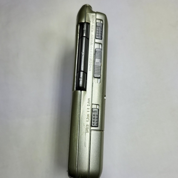 RCA RP3538R Handheld AVR Micro Cassette Recorder Player - Picture 9 of 15